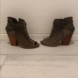 Vince Camuto wedges